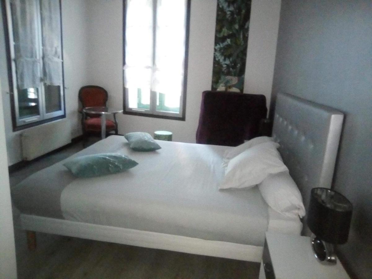 Madelon IV Bed & Breakfast Belves Bagian luar foto