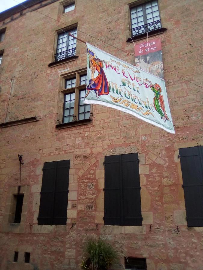 Madelon IV Bed & Breakfast Belves Bagian luar foto