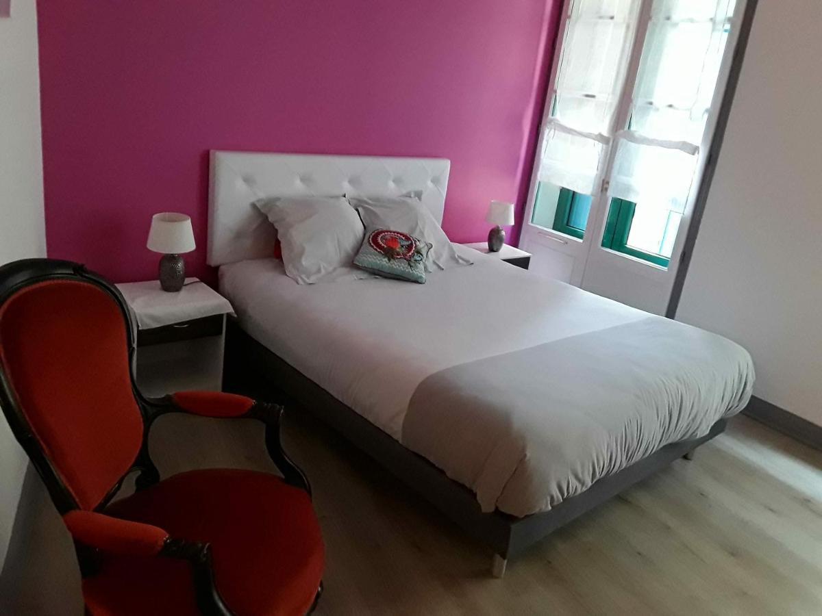 Madelon IV Bed & Breakfast Belves Bagian luar foto