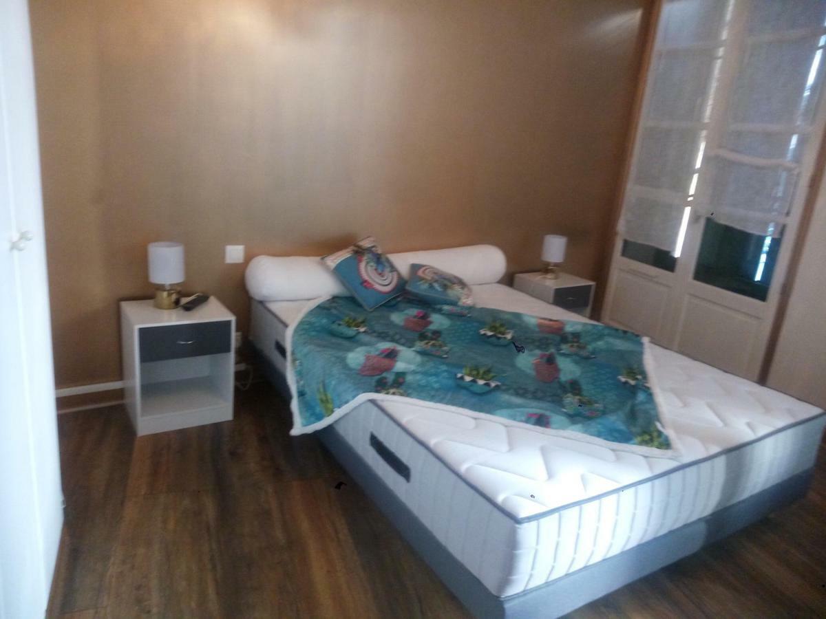 Madelon IV Bed & Breakfast Belves Bagian luar foto