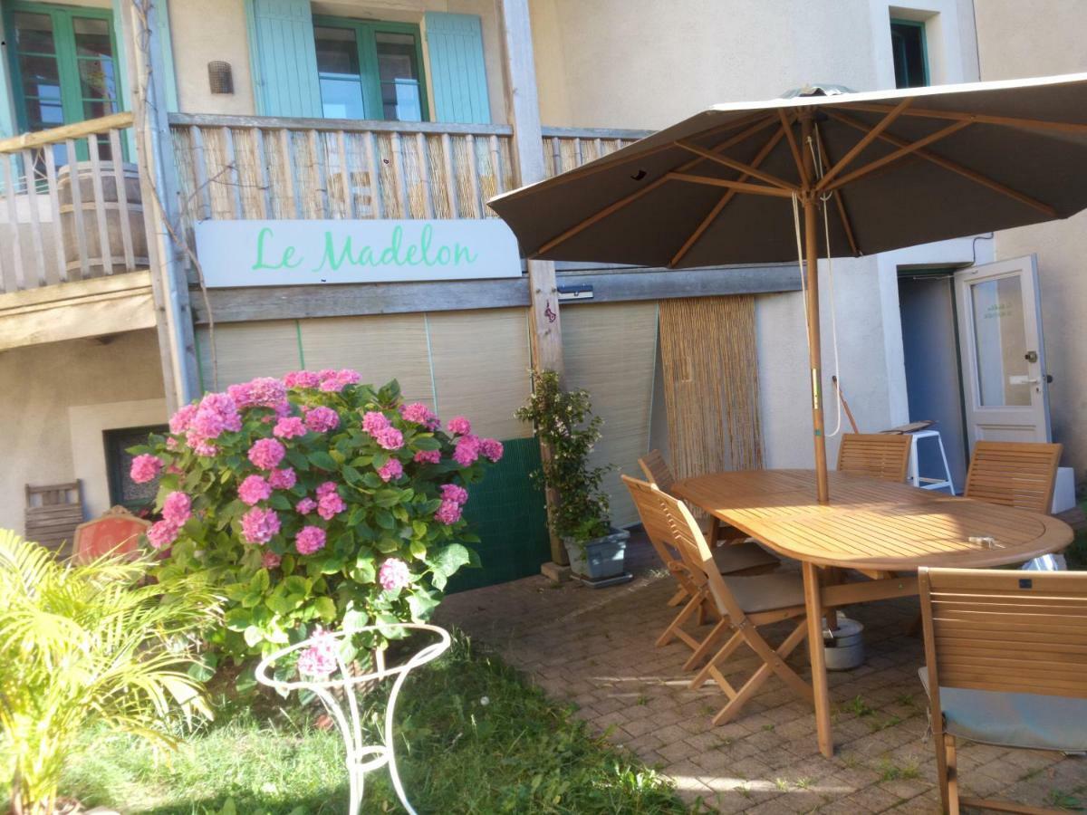 Madelon IV Bed & Breakfast Belves Bagian luar foto